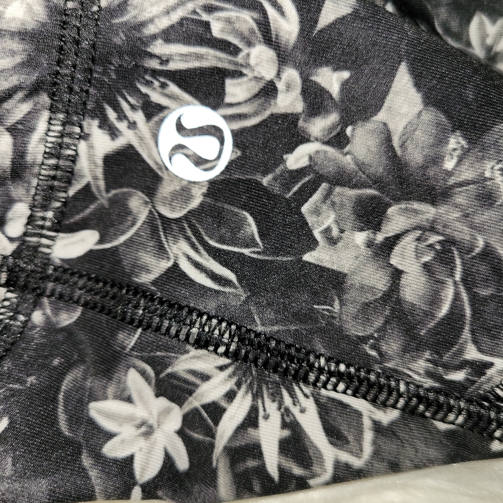 Lululemon Dart & Dash Floral Shorts Flowabunga - Picture 7 of 7
